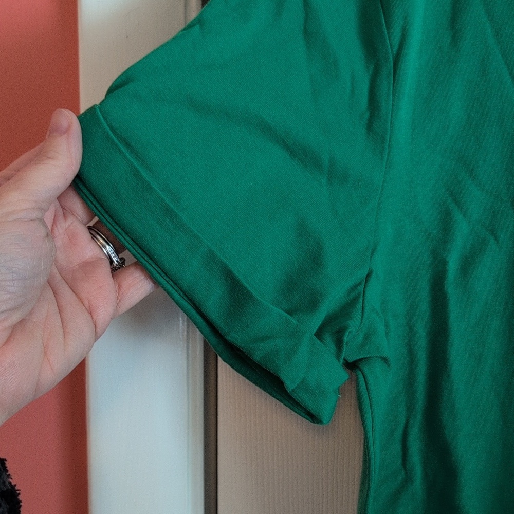Women's Kelly Green St. Patrick's Day Magically Delicious T-shirt - Picture 4 of 6